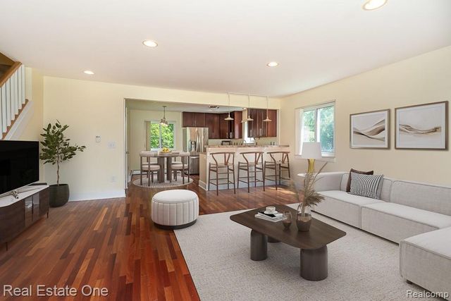 1147 Tienken Court, Rochester Hills, MI 48306