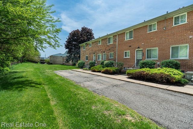 1147 Tienken Court, Rochester Hills, MI 48306