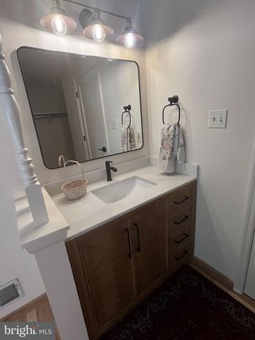 6830 MONTIVIDEO SQUARE CT, Falls Church, VA 22043
