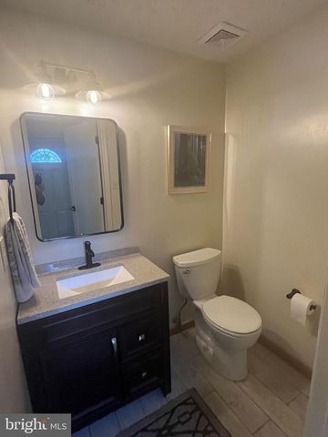 6830 MONTIVIDEO SQUARE CT, Falls Church, VA 22043