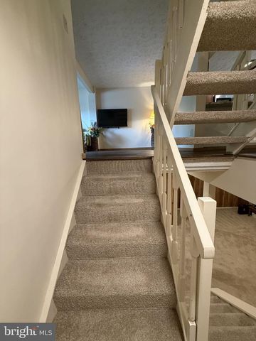 6830 MONTIVIDEO SQUARE CT, Falls Church, VA 22043