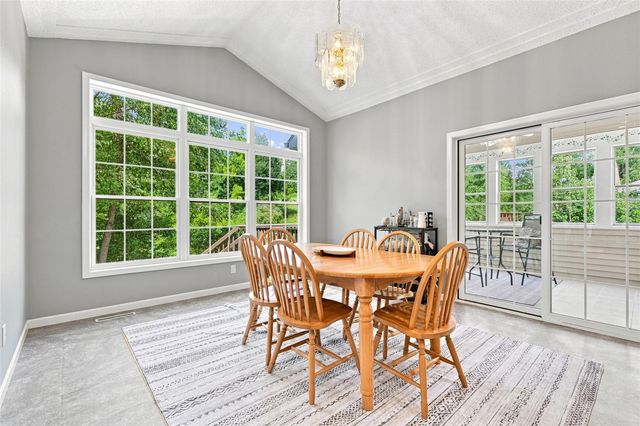 3808 Richland Dr NW, Cedar Rapids, IA 52405