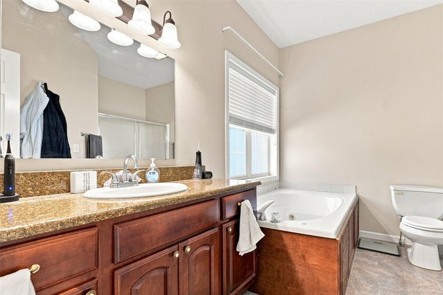 3808 Richland Dr NW, Cedar Rapids, IA 52405