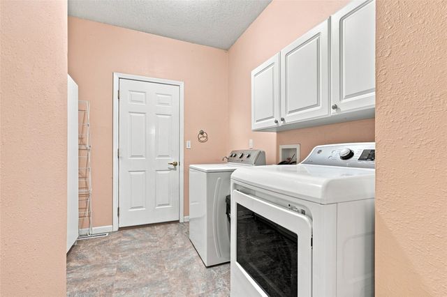 3808 Richland Dr NW, Cedar Rapids, IA 52405