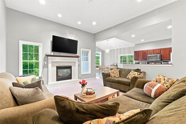 3808 Richland Dr NW, Cedar Rapids, IA 52405