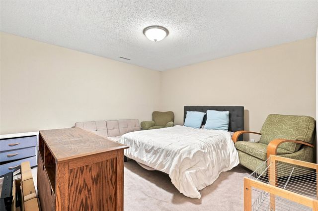 3808 Richland Dr NW, Cedar Rapids, IA 52405