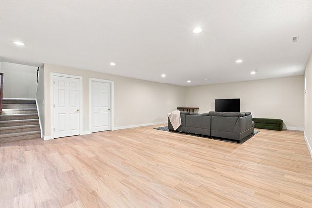3808 Richland Dr NW, Cedar Rapids, IA 52405
