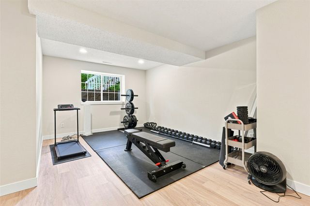 3808 Richland Dr NW, Cedar Rapids, IA 52405