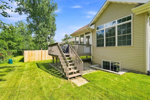 3808 Richland Dr NW, Cedar Rapids, IA 52405