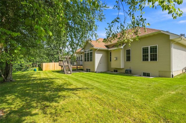 3808 Richland Dr NW, Cedar Rapids, IA 52405