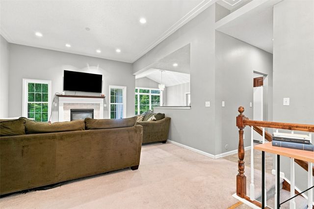 3808 Richland Dr NW, Cedar Rapids, IA 52405
