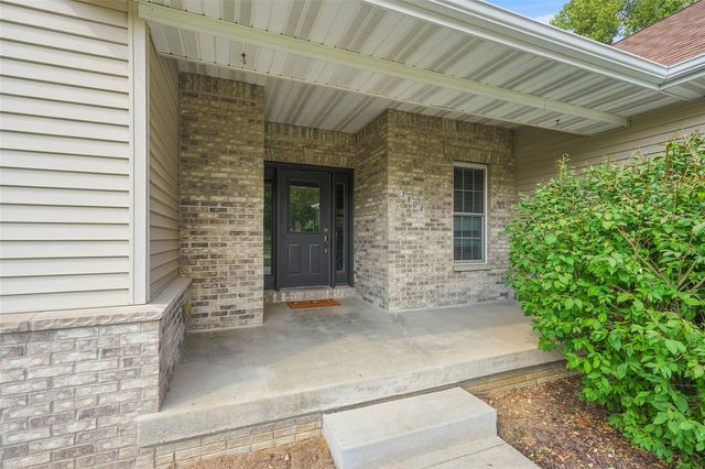3808 Richland Dr NW, Cedar Rapids, IA 52405