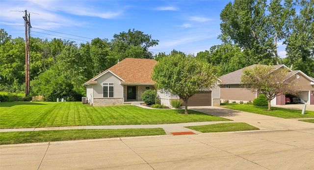 3808 Richland Dr NW, Cedar Rapids, IA 52405