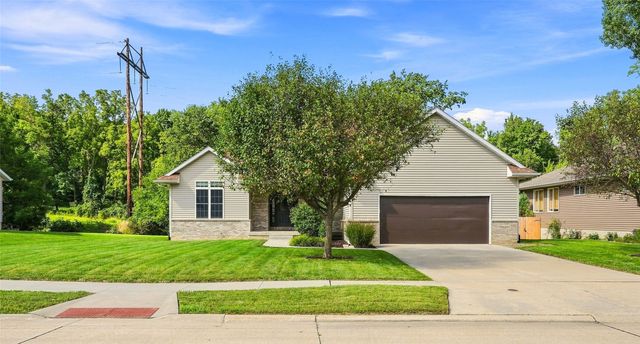 3808 Richland Dr NW, Cedar Rapids, IA 52405