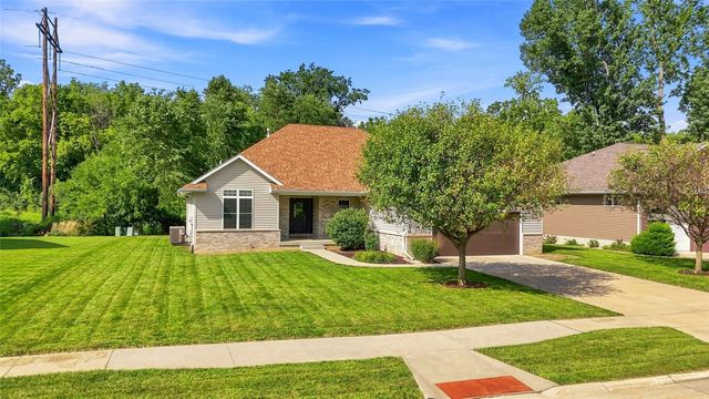 3808 Richland Dr NW, Cedar Rapids, IA 52405