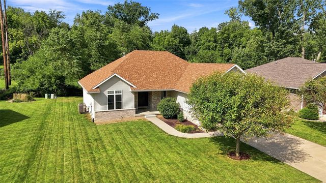 3808 Richland Dr NW, Cedar Rapids, IA 52405
