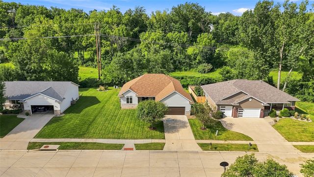 3808 Richland Dr NW, Cedar Rapids, IA 52405