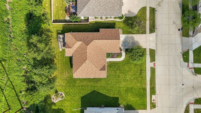 3808 Richland Dr NW, Cedar Rapids, IA 52405