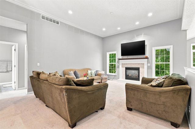 3808 Richland Dr NW, Cedar Rapids, IA 52405