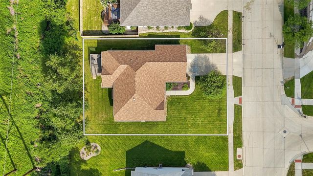 3808 Richland Dr NW, Cedar Rapids, IA 52405