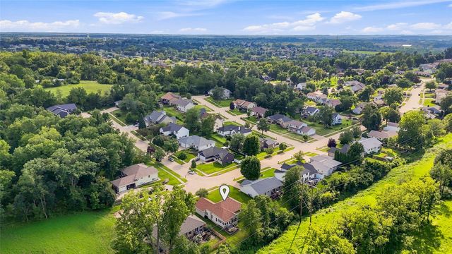 3808 Richland Dr NW, Cedar Rapids, IA 52405