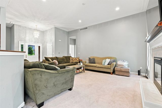 3808 Richland Dr NW, Cedar Rapids, IA 52405