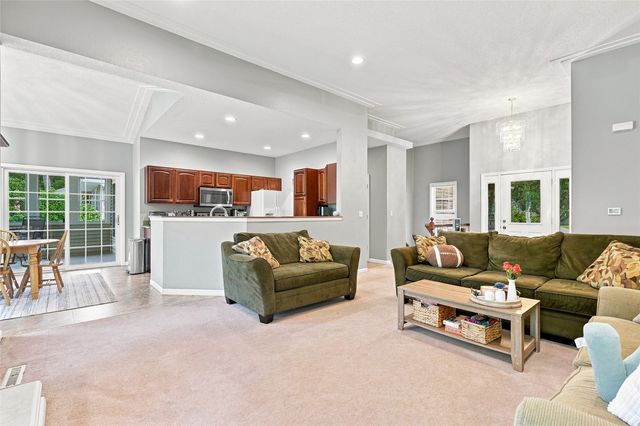 3808 Richland Dr NW, Cedar Rapids, IA 52405