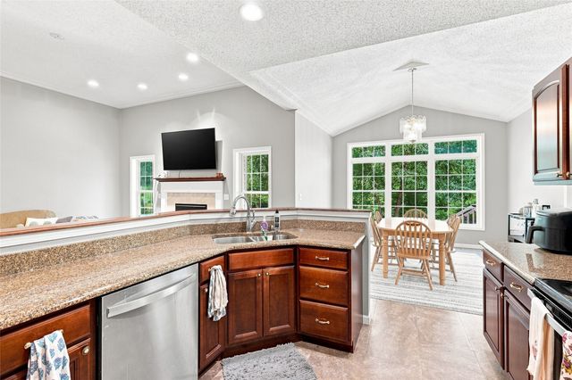 3808 Richland Dr NW, Cedar Rapids, IA 52405