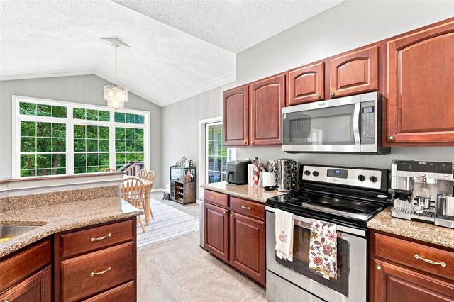 3808 Richland Dr NW, Cedar Rapids, IA 52405