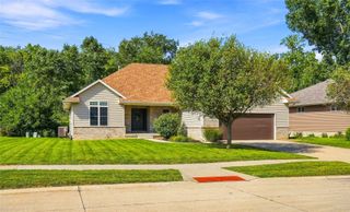3808 Richland Dr NW, Cedar Rapids, IA 52405