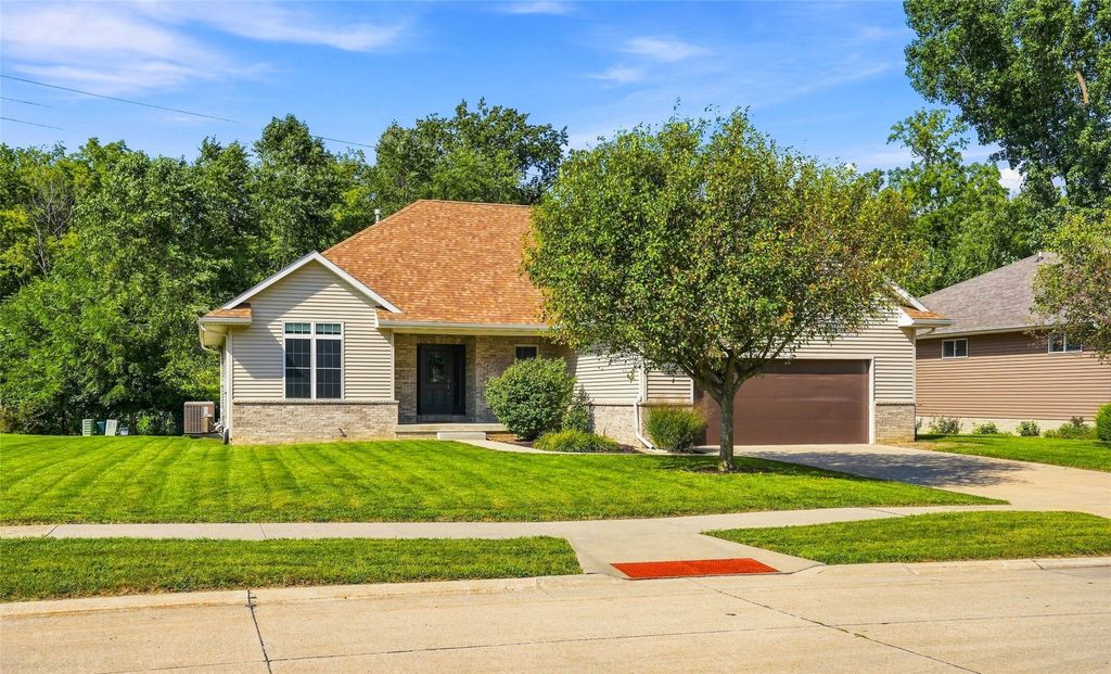 3808 Richland Dr NW, Cedar Rapids, IA 52405