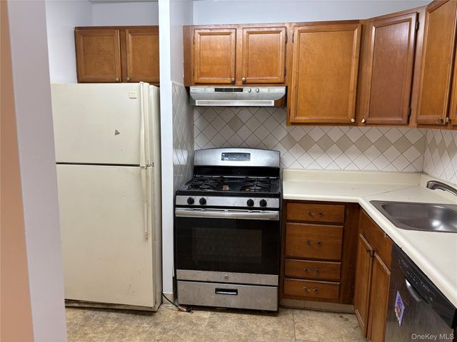 2 Bay Club Drive 10M, Bayside, NY 11360