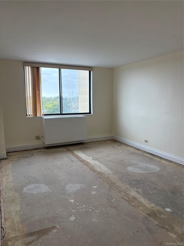 2 Bay Club Drive 10M, Bayside, NY 11360