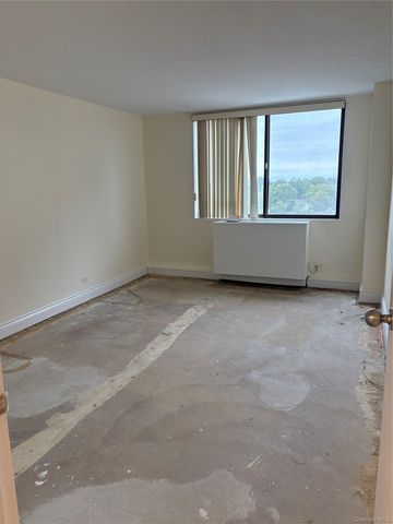 2 Bay Club Drive 10M, Bayside, NY 11360