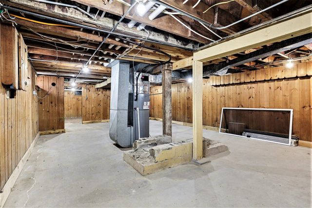 880 Paw Paw Drive, Holland, MI 49423