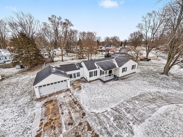880 Paw Paw Drive, Holland, MI 49423