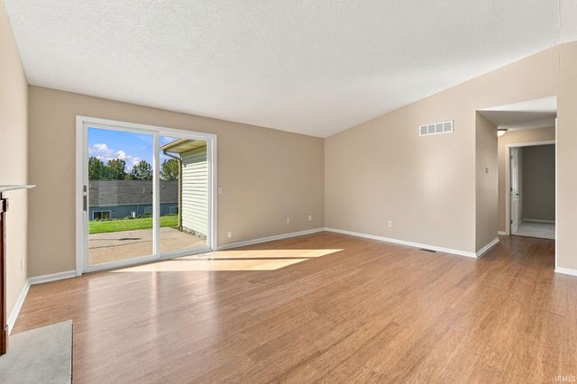 1910 E Dowling Street, Kendallville, IN 46755