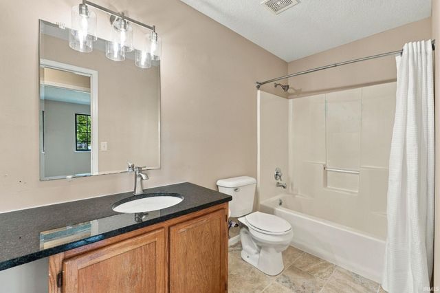 1910 E Dowling Street, Kendallville, IN 46755