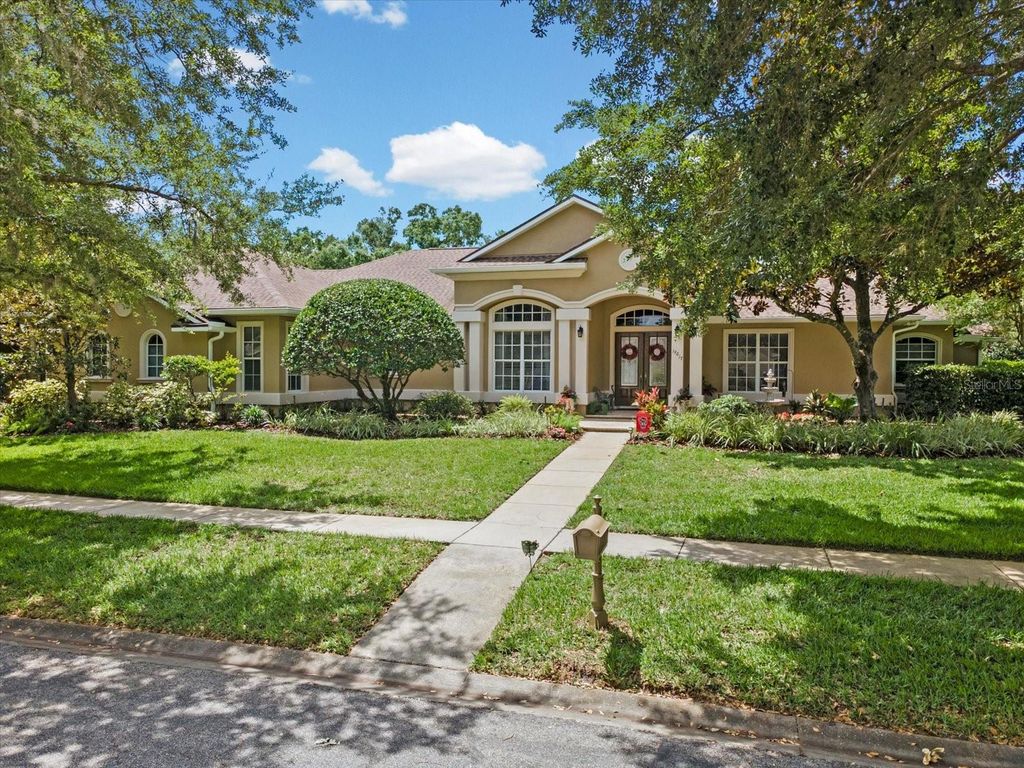 Image 1 of property listing at 19617 EAGLE CREST DRIVE, Lutz, FL 33549