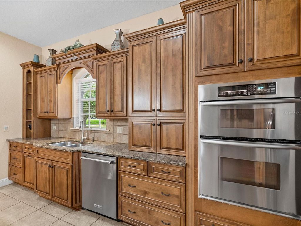 Image 20 of property listing at 19617 EAGLE CREST DRIVE, Lutz, FL 33549