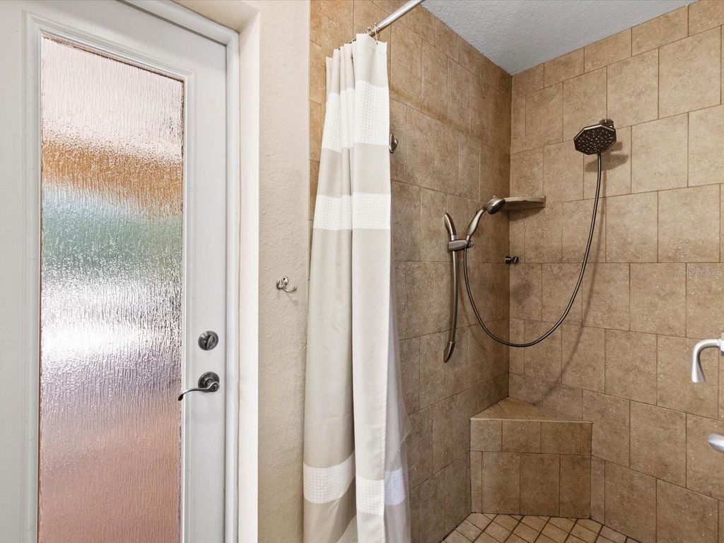 Image 30 of property listing at 19617 EAGLE CREST DRIVE, Lutz, FL 33549