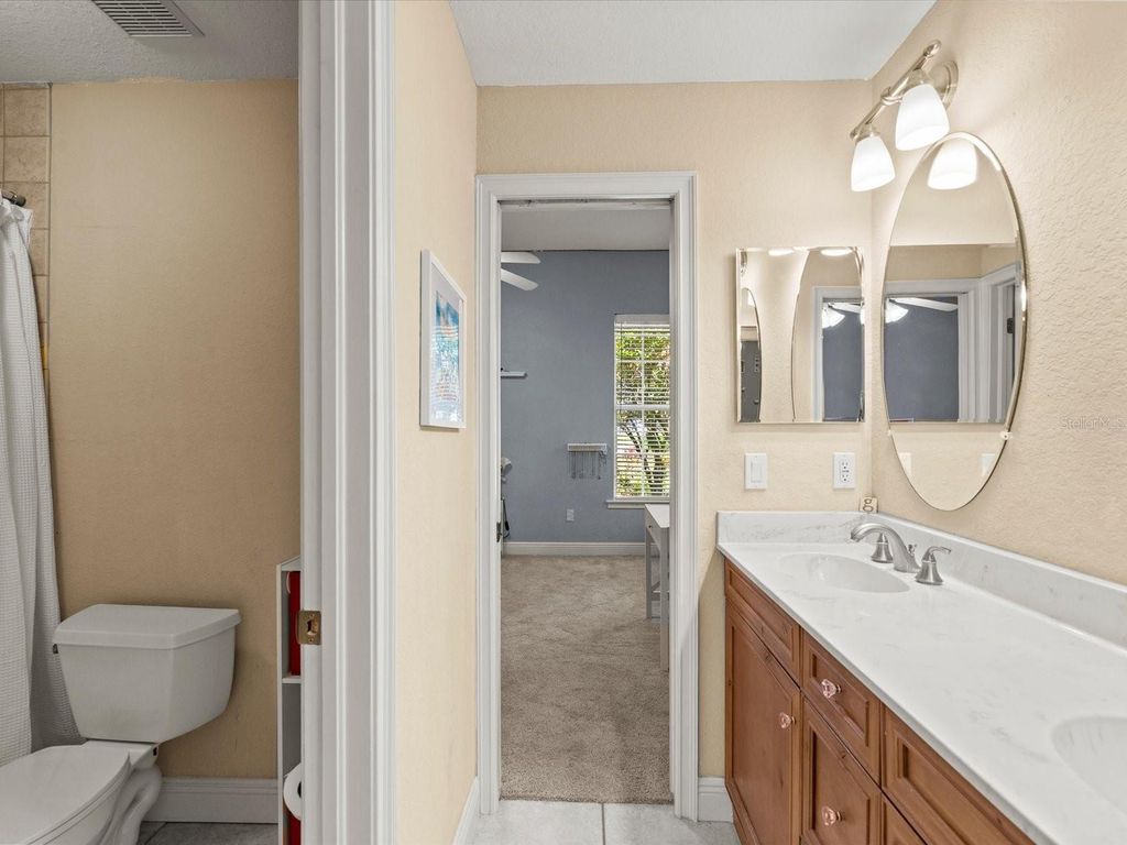 Image 34 of property listing at 19617 EAGLE CREST DRIVE, Lutz, FL 33549