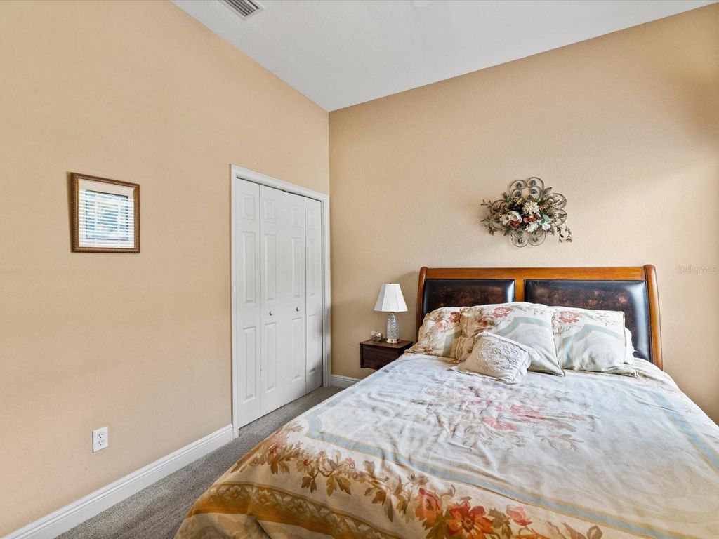 Image 38 of property listing at 19617 EAGLE CREST DRIVE, Lutz, FL 33549