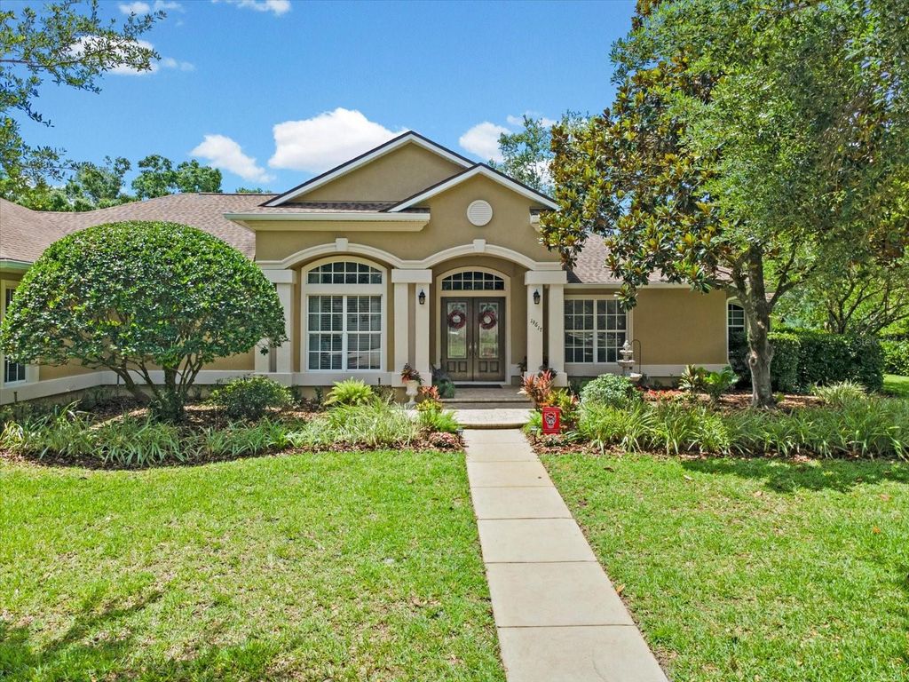 Image 6 of property listing at 19617 EAGLE CREST DRIVE, Lutz, FL 33549