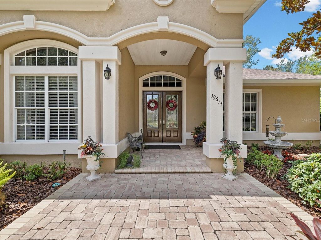 Image 7 of property listing at 19617 EAGLE CREST DRIVE, Lutz, FL 33549