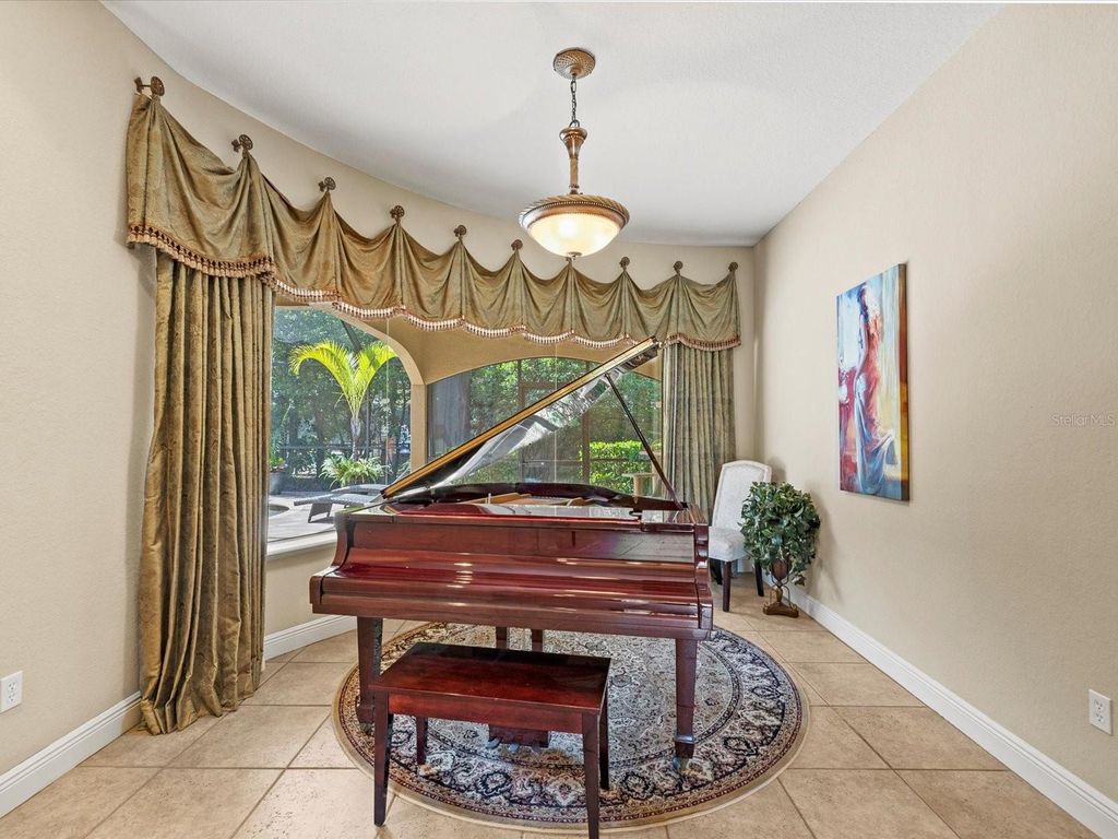 Image 9 of property listing at 19617 EAGLE CREST DRIVE, Lutz, FL 33549