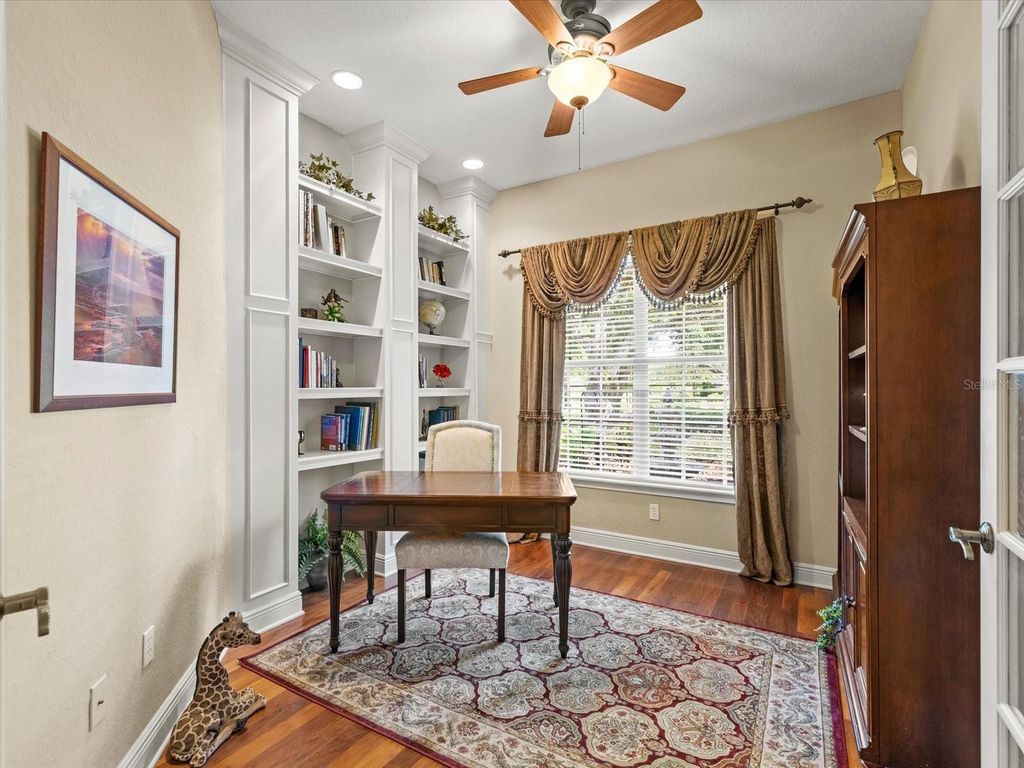 Image 10 of property listing at 19617 EAGLE CREST DRIVE, Lutz, FL 33549