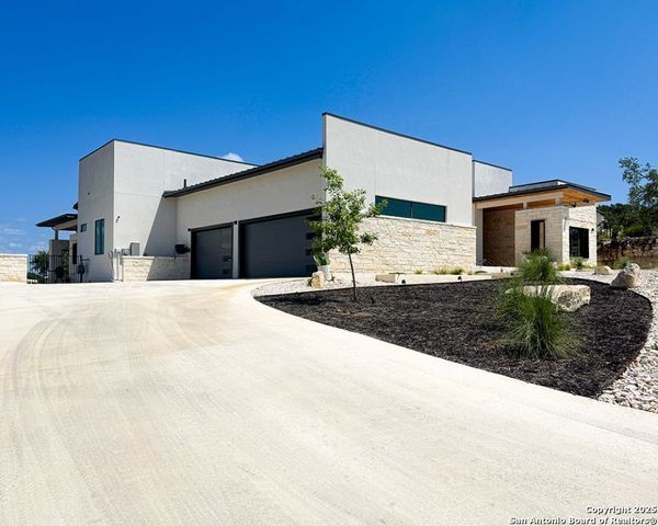 24108 Tres Arroyos, San Antonio, TX 78255