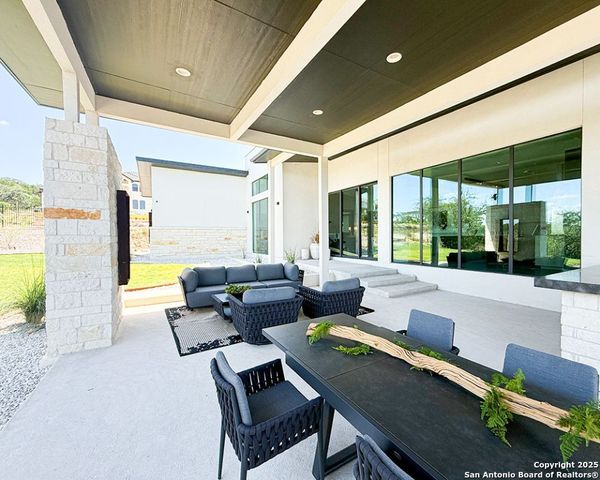 24108 Tres Arroyos, San Antonio, TX 78255