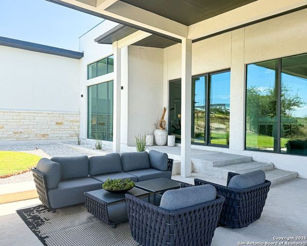 24108 Tres Arroyos, San Antonio, TX 78255